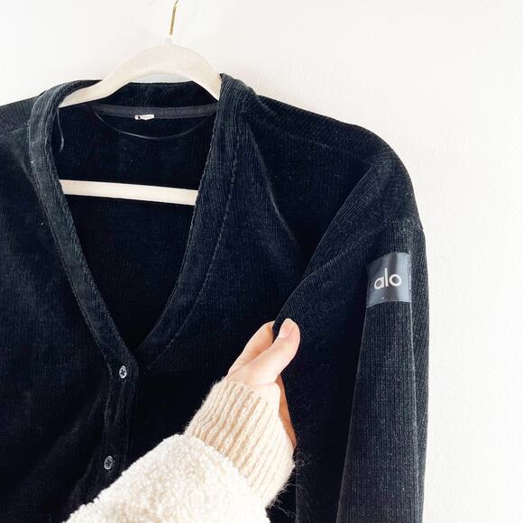 Alo Yoga Chenille Chalet V-Neck Cropped Cardigan Sweater Black XS - Picture 3 of 4